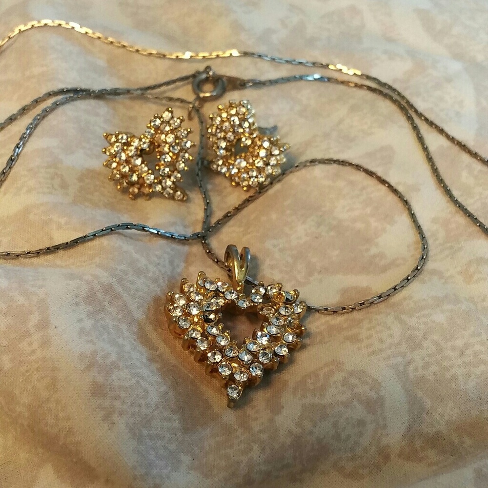 Diamond heart necklace with earrings